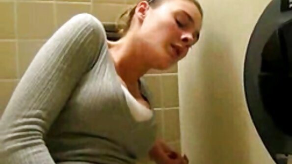 Một người phụ nữ đang nhận được một số dicks bên trong phim sex nhat ban hot nhat cơ thể của cô ấy trong tập thể này