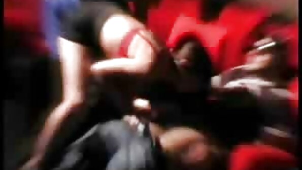 Một cặp vợ chồng đang chết tiệt trên bàn trước phim sex nhat ban long tieng bảng đen